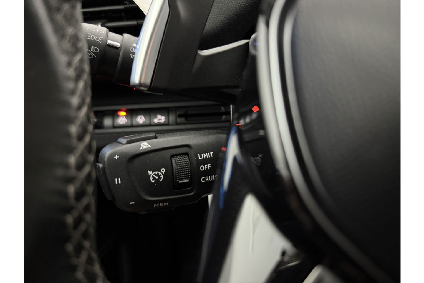 Peugeot 3008 1.2 PureTech 360 Camera LED Virtual Sfeer Trekhaak Carplay Clima Cruise Navi PDC 18"LMV
