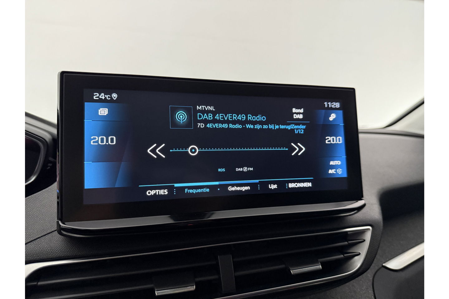 Peugeot 3008 1.2 PureTech 360 Camera LED Virtual Sfeer Trekhaak Carplay Clima Cruise Navi PDC 18"LMV