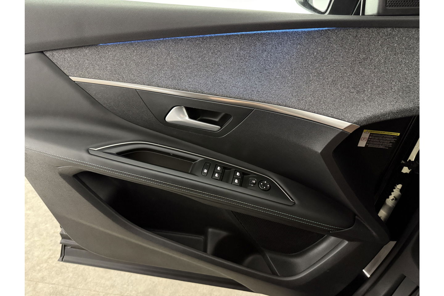 Peugeot 3008 1.2 PureTech 360 Camera LED Virtual Sfeer Trekhaak Carplay Clima Cruise Navi PDC 18"LMV