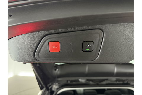 Peugeot 3008 1.2 PureTech 360 Camera LED Virtual Sfeer Trekhaak Carplay Clima Cruise Navi PDC 18"LMV