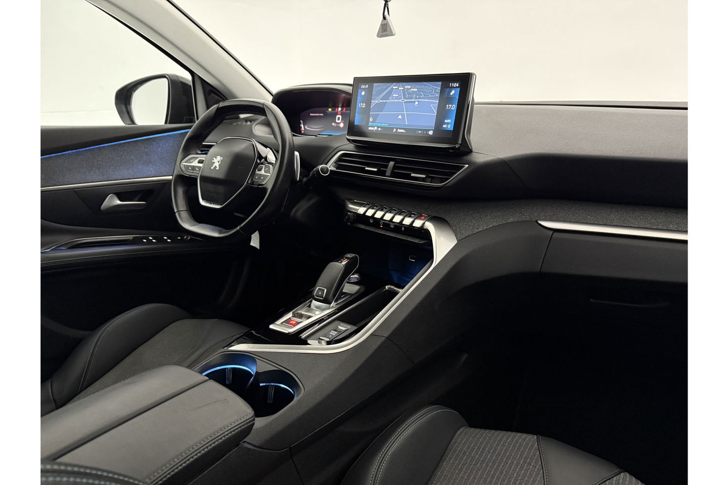 Peugeot 3008 1.2 PureTech 360 Camera LED Virtual Sfeer Trekhaak Carplay Clima Cruise Navi PDC 18"LMV