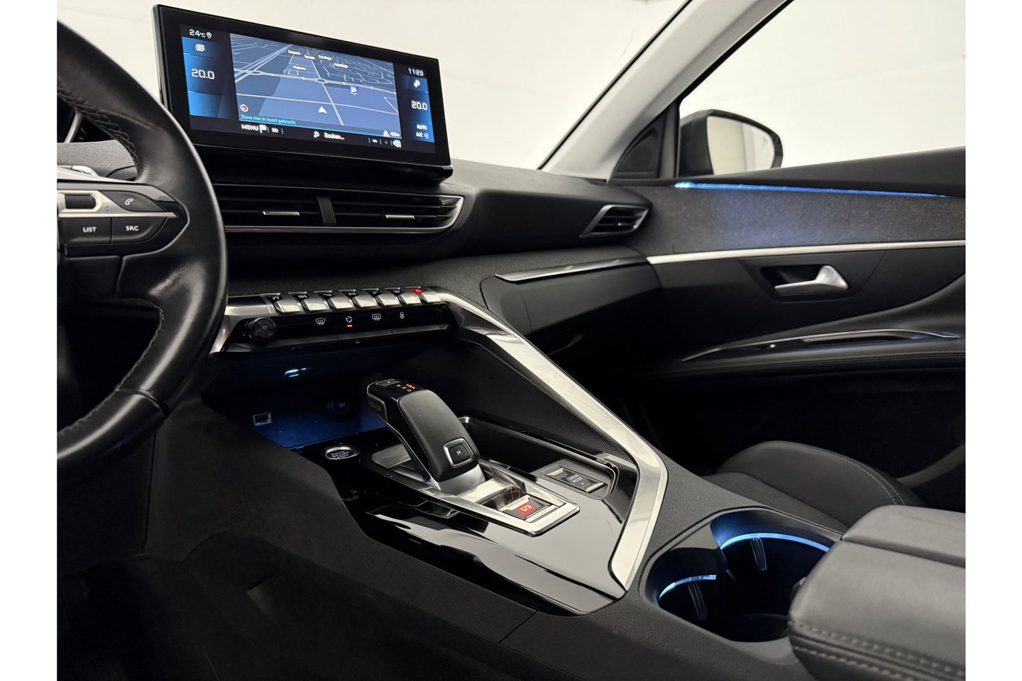 Peugeot 3008 1.2 PureTech 360 Camera LED Virtual Sfeer Trekhaak Carplay Clima Cruise Navi PDC 18"LMV