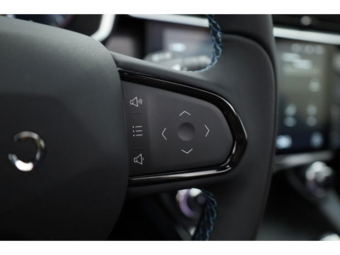 Lynk & Co 01 1.5 | Pano | 360cam | Zwarte hemel | Adapt. Cruise | Keyless | Infinity audio