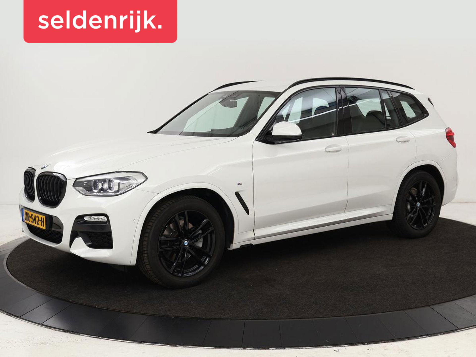 BMW X3 xDrive20i High Executive | M Sport | Leder | Stoelverwarming | Camera | Live Cockpit | Full LED | Sportstoelen | Navigatie | DAB