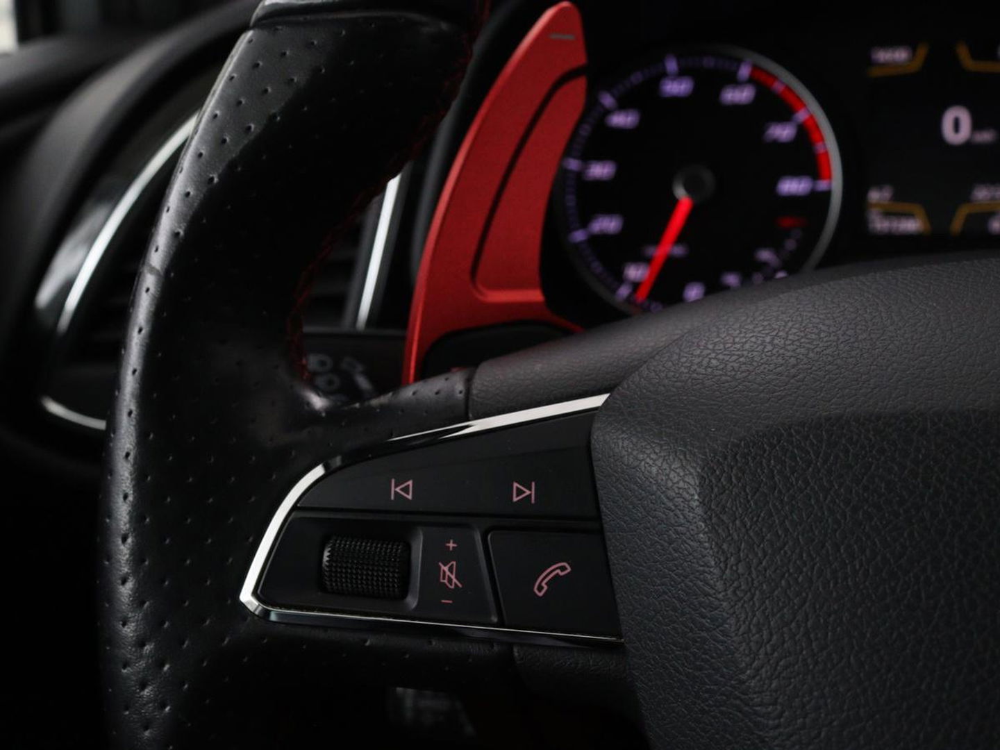 SEAT Leon 1.4 TSI FR Xcellence | Panoramadak | Camera | Stoelverwarming | Half leder/Alcantara | Carplay | Full LED