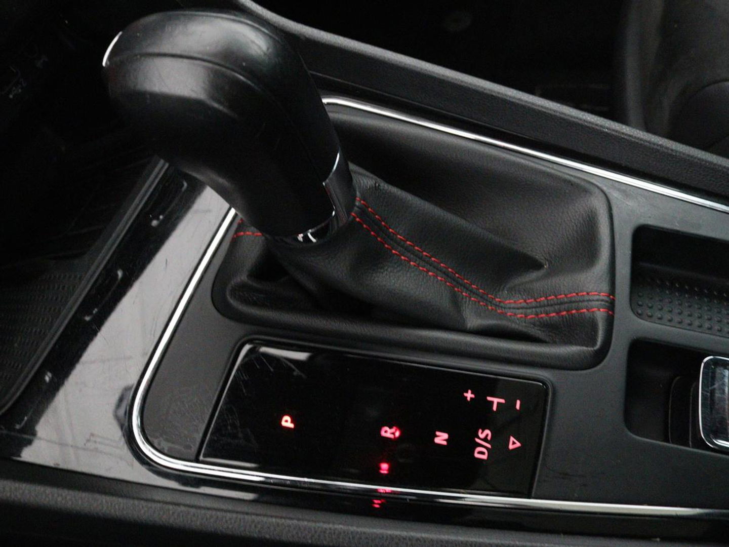 SEAT Leon 1.4 TSI FR Xcellence | Panoramadak | Camera | Stoelverwarming | Half leder/Alcantara | Carplay | Full LED