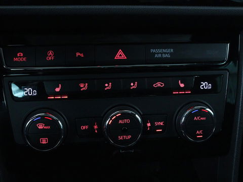 SEAT Leon 1.4 TSI FR Xcellence | Panoramadak | Camera | Stoelverwarming | Half leder/Alcantara | Carplay | Full LED