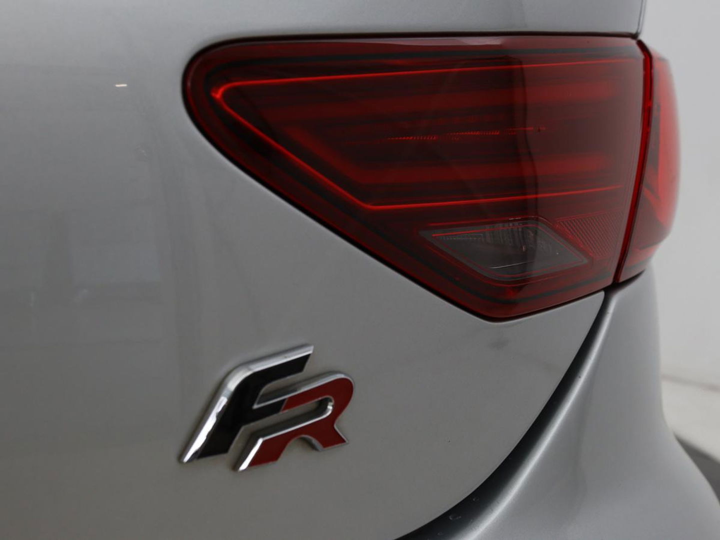 SEAT Leon 1.4 TSI FR Xcellence | Panoramadak | Camera | Stoelverwarming | Half leder/Alcantara | Carplay | Full LED