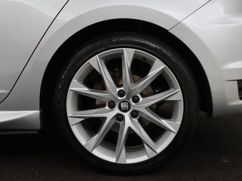 SEAT Leon 1.4 TSI FR Xcellence | Panoramadak | Camera | Stoelverwarming | Half leder/Alcantara | Carplay | Full LED
