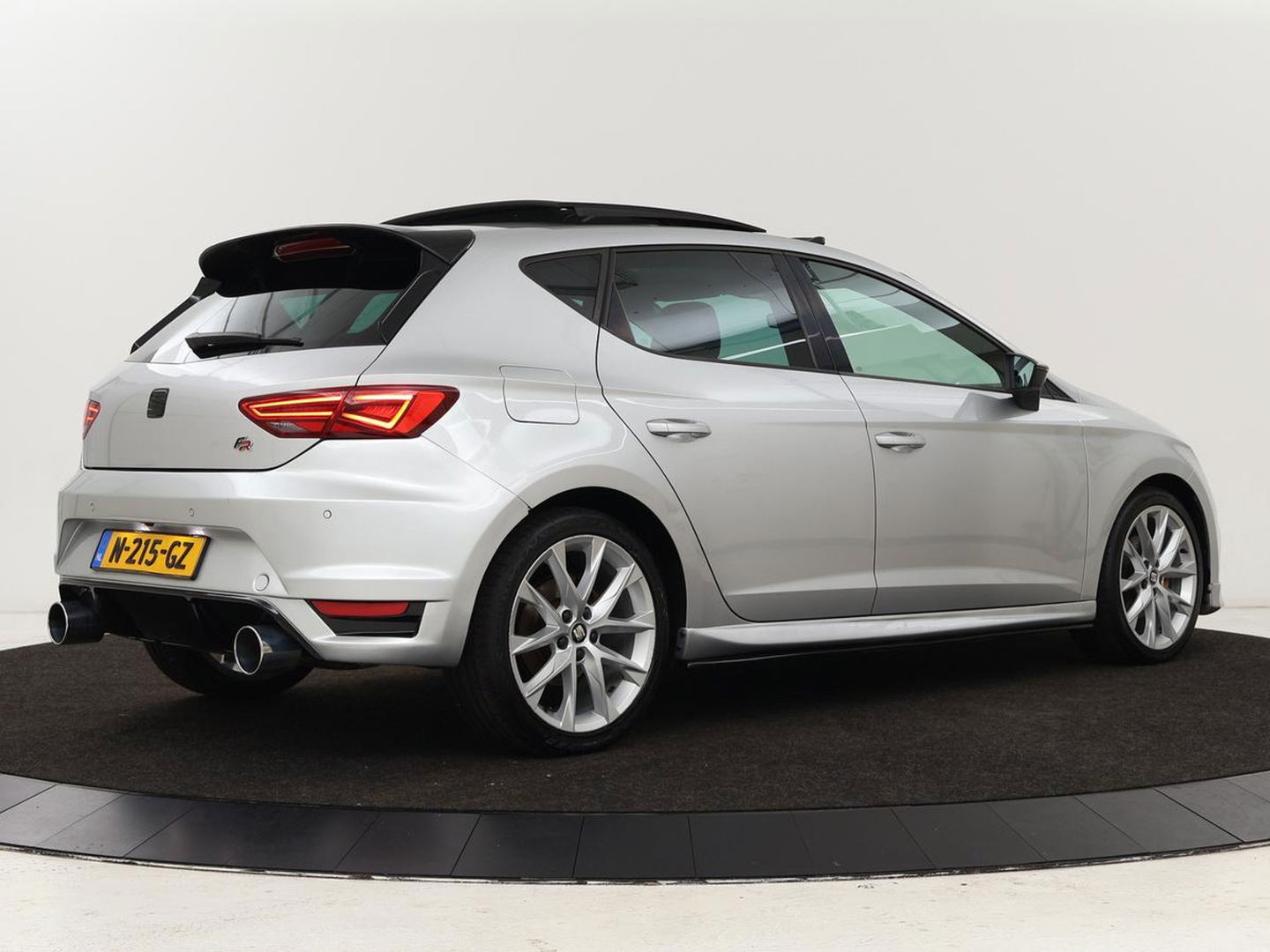 SEAT Leon 1.4 TSI FR Xcellence | Panoramadak | Camera | Stoelverwarming | Half leder/Alcantara | Carplay | Full LED