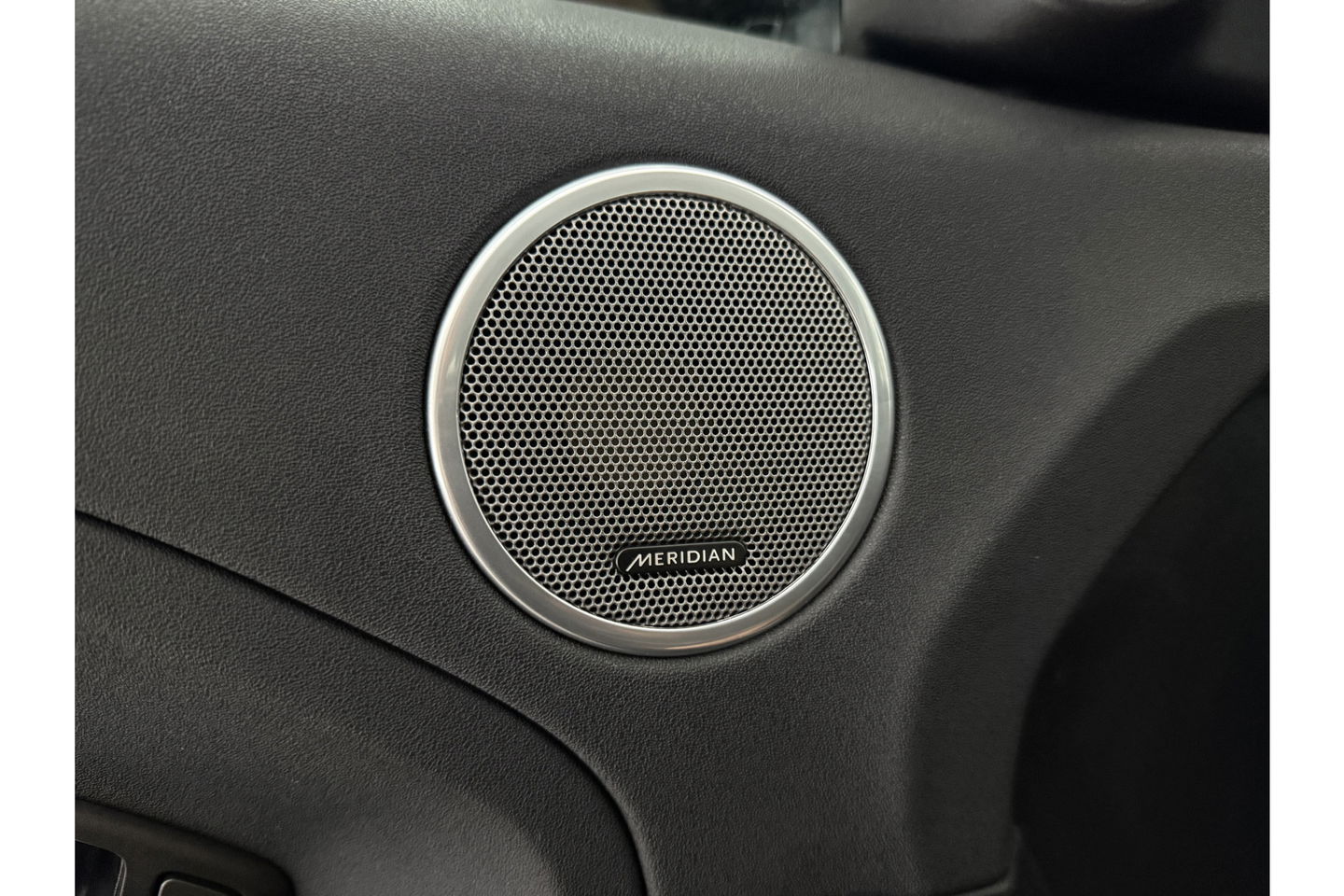 Land Rover Range Rover Evoque 2.2 eD4 2WD | APK tot 09-2025 | 150PK Pano LED Meridian Audio Cruise Clima Trekhaak Navigatie Leder 18"LMV PDC