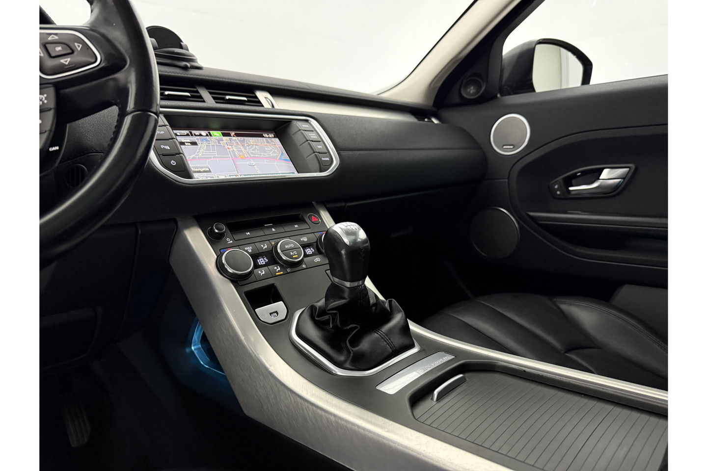 Land Rover Range Rover Evoque 2.2 eD4 2WD | APK tot 09-2025 | 150PK Pano LED Meridian Audio Cruise Clima Trekhaak Navigatie Leder 18"LMV PDC