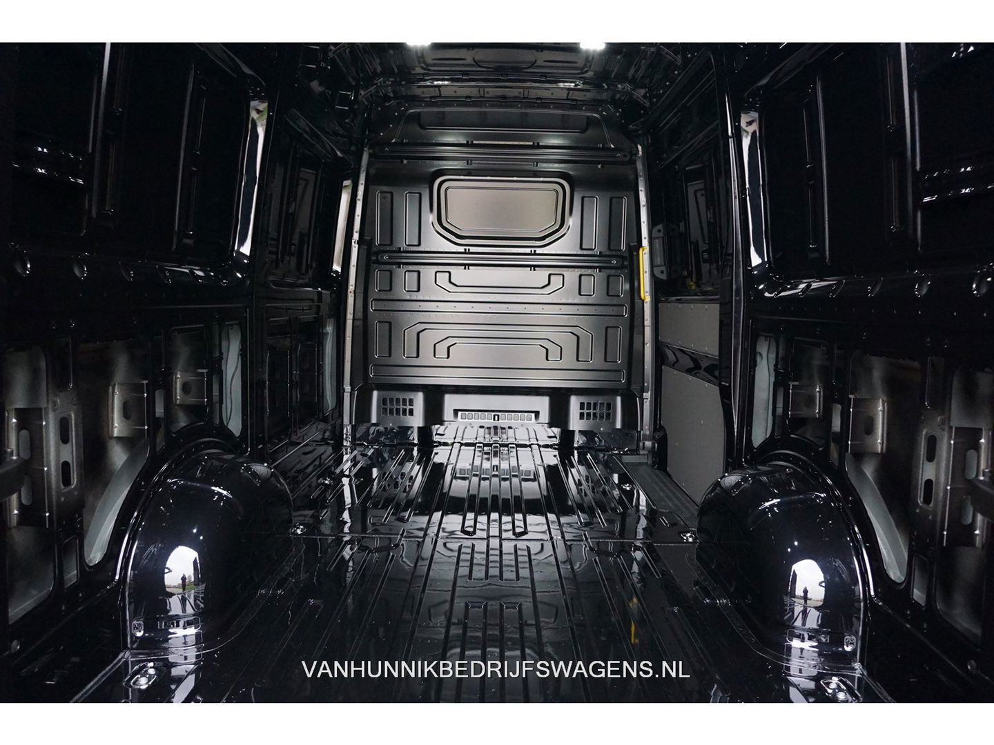 Volkswagen Crafter 35 177PK L3H3 AUT BPM VRIJ!! Navi, Cam, Adap. Cruise, LED 2x Schuifdeur!! NR. 819