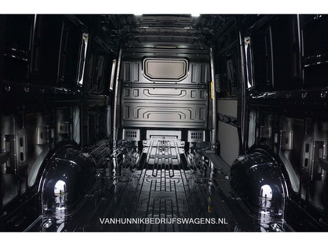 Volkswagen Crafter 35 177PK L3H3 AUT BPM VRIJ!! Navi, Cam, Adap. Cruise, LED 2x Schuifdeur!! NR. 819