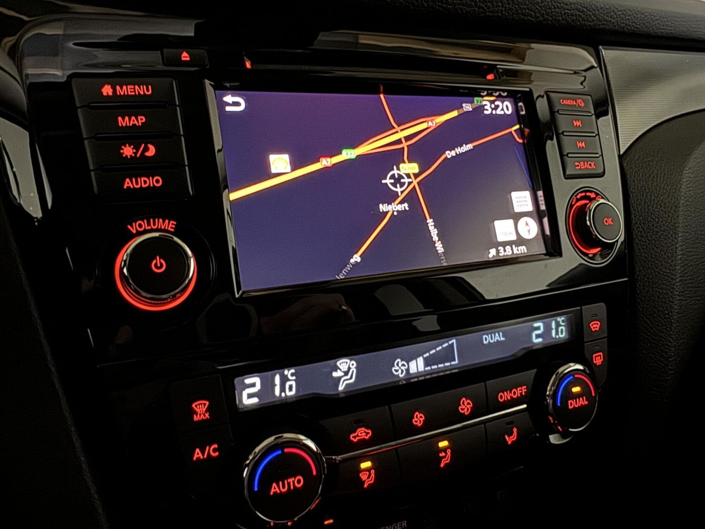 Nissan QASHQAI 1.3 DIG-T Tekna + Pano 360° CarPlay Leer NAP
