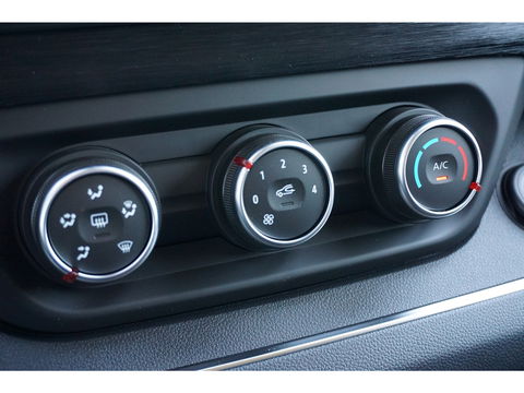 Renault Trafic T30 L2H1 150PK EDC AUT BPM VRIJ!! Easylink Apple CP Betimmering, Trekhaak 2x Schuifdeur!! NR. 320