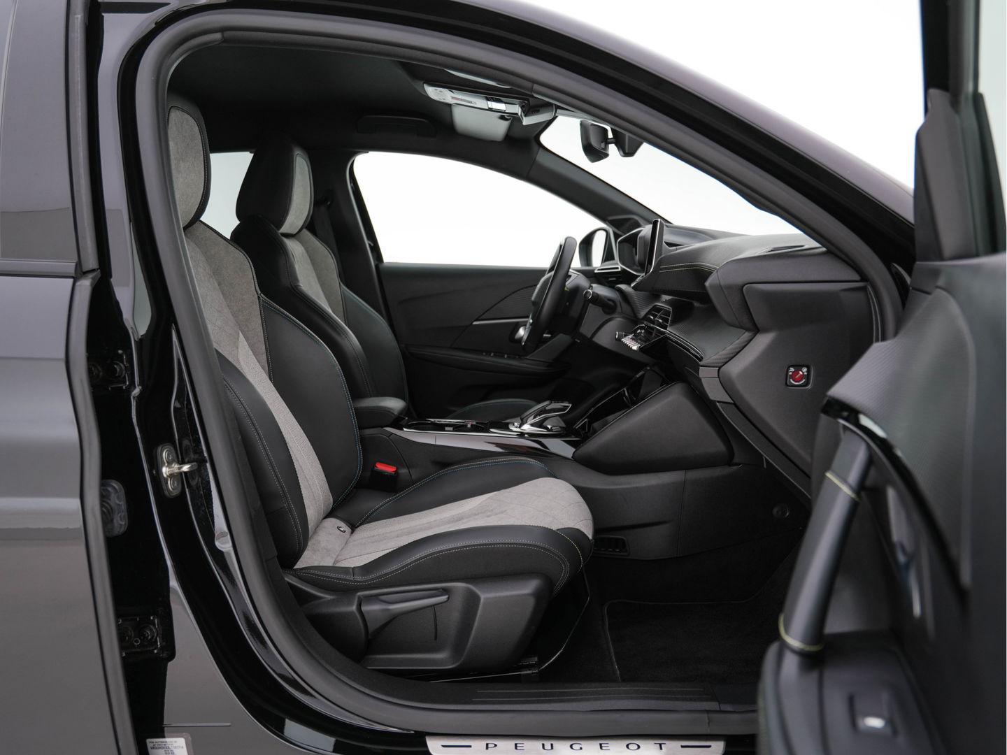 Peugeot e-208 EV GT 350 50 kWh [ 3-Fase ] (INCL-BTW) *FULL-LED | DIGI-COCKPIT | BLINDSPOT | CAMERA | LEATHER-ALCANTARA | NAVI-FULLMAP | LANE-ASSIST | KEYLESS | DAB | CCS-FASTLOADER | HEATED-SPORTSEATS | AMBIENT-LIGHT | 17"ALU*