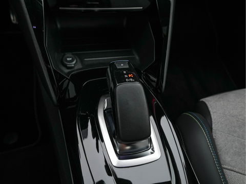 Peugeot e-208 EV GT 350 50 kWh [ 3-Fase ] (INCL-BTW) *FULL-LED | DIGI-COCKPIT | BLINDSPOT | CAMERA | LEATHER-ALCANTARA | NAVI-FULLMAP | LANE-ASSIST | KEYLESS | DAB | CCS-FASTLOADER | HEATED-SPORTSEATS | AMBIENT-LIGHT | 17"ALU*