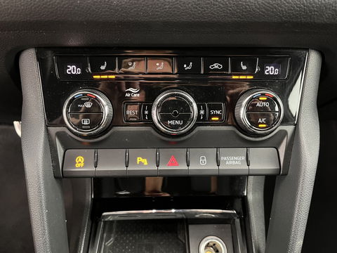 Škoda Kodiaq 1.5 TSI Sportline Business Aut. *LEATHER-MICROFIBRE | FULL-LED | SPORT-SEATS | ADAPTIVE-CRUISE | MEMORY-PACK | DIGI-COCKPIT | CANTON-SOUND | MEMORY-PACK | AMBIENT-LIGHT | KEYLESS | DAB | 20''ALU*
