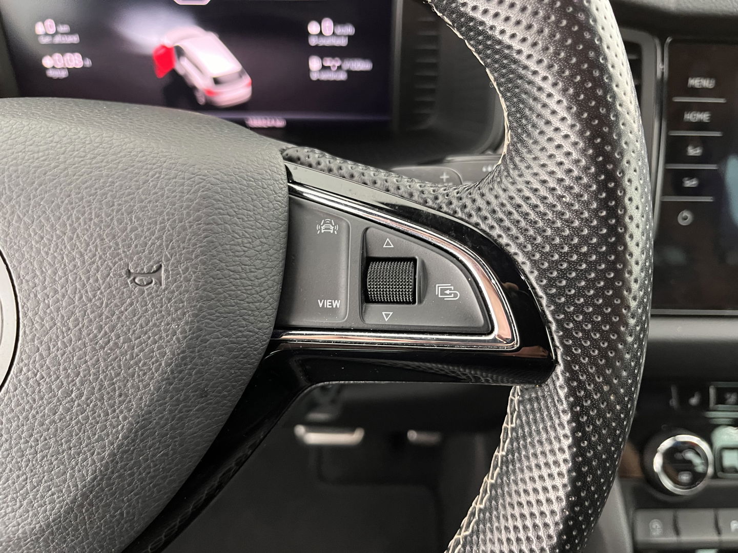 Škoda Kodiaq 1.5 TSI Sportline Business Aut. *LEATHER-MICROFIBRE | FULL-LED | SPORT-SEATS | ADAPTIVE-CRUISE | MEMORY-PACK | DIGI-COCKPIT | CANTON-SOUND | MEMORY-PACK | AMBIENT-LIGHT | KEYLESS | DAB | 20''ALU*