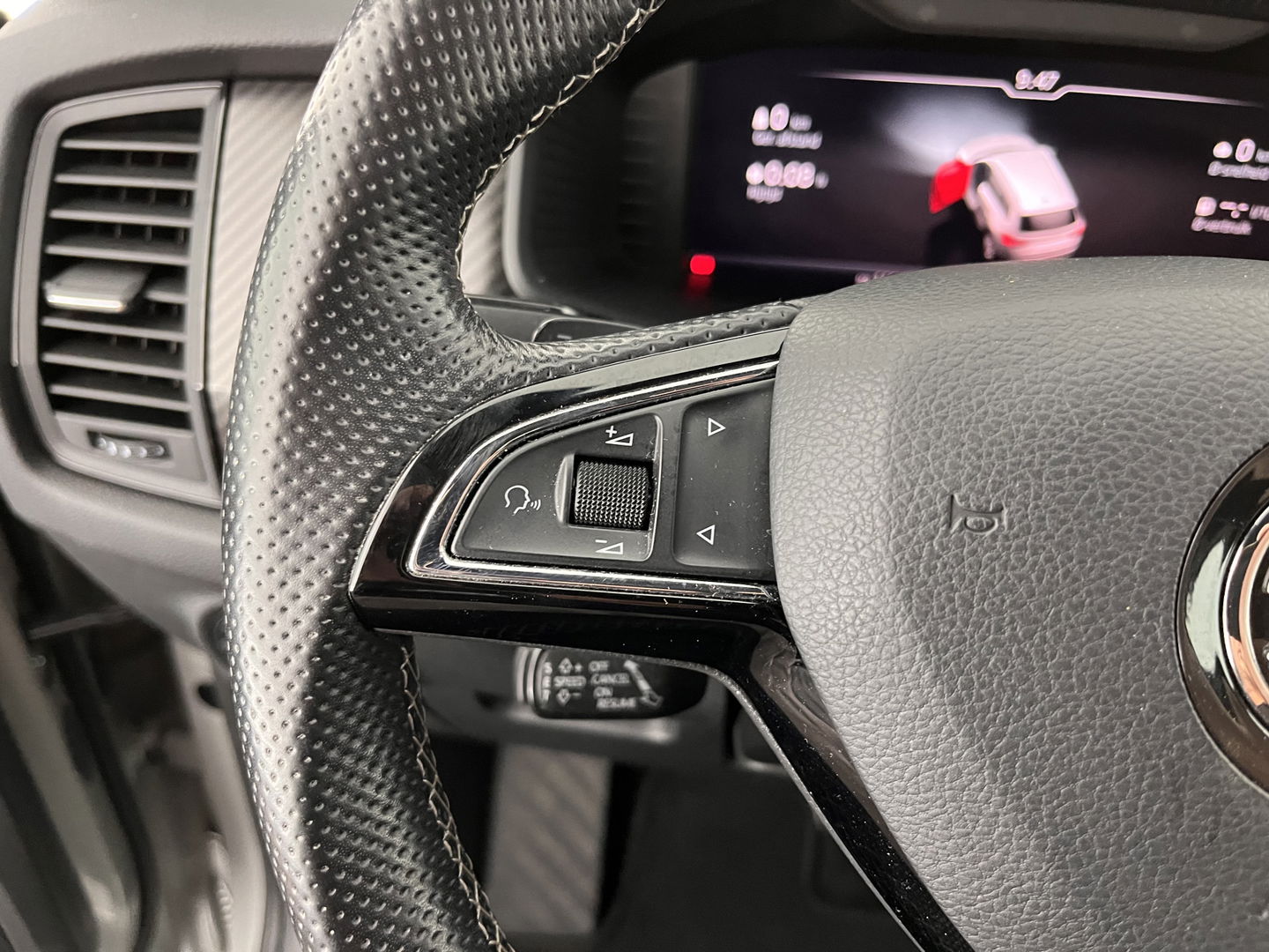 Škoda Kodiaq 1.5 TSI Sportline Business Aut. *LEATHER-MICROFIBRE | FULL-LED | SPORT-SEATS | ADAPTIVE-CRUISE | MEMORY-PACK | DIGI-COCKPIT | CANTON-SOUND | MEMORY-PACK | AMBIENT-LIGHT | KEYLESS | DAB | 20''ALU*