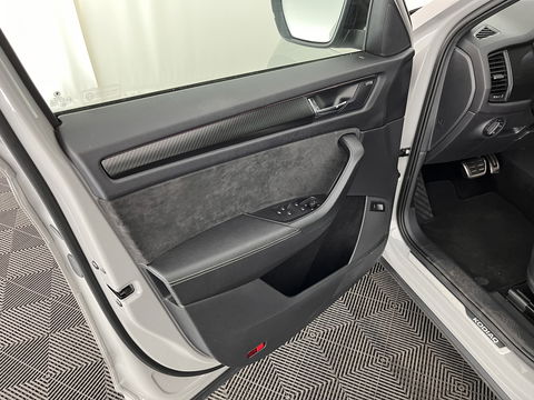 Škoda Kodiaq 1.5 TSI Sportline Business Aut. *LEATHER-MICROFIBRE | FULL-LED | SPORT-SEATS | ADAPTIVE-CRUISE | MEMORY-PACK | DIGI-COCKPIT | CANTON-SOUND | MEMORY-PACK | AMBIENT-LIGHT | KEYLESS | DAB | 20''ALU*