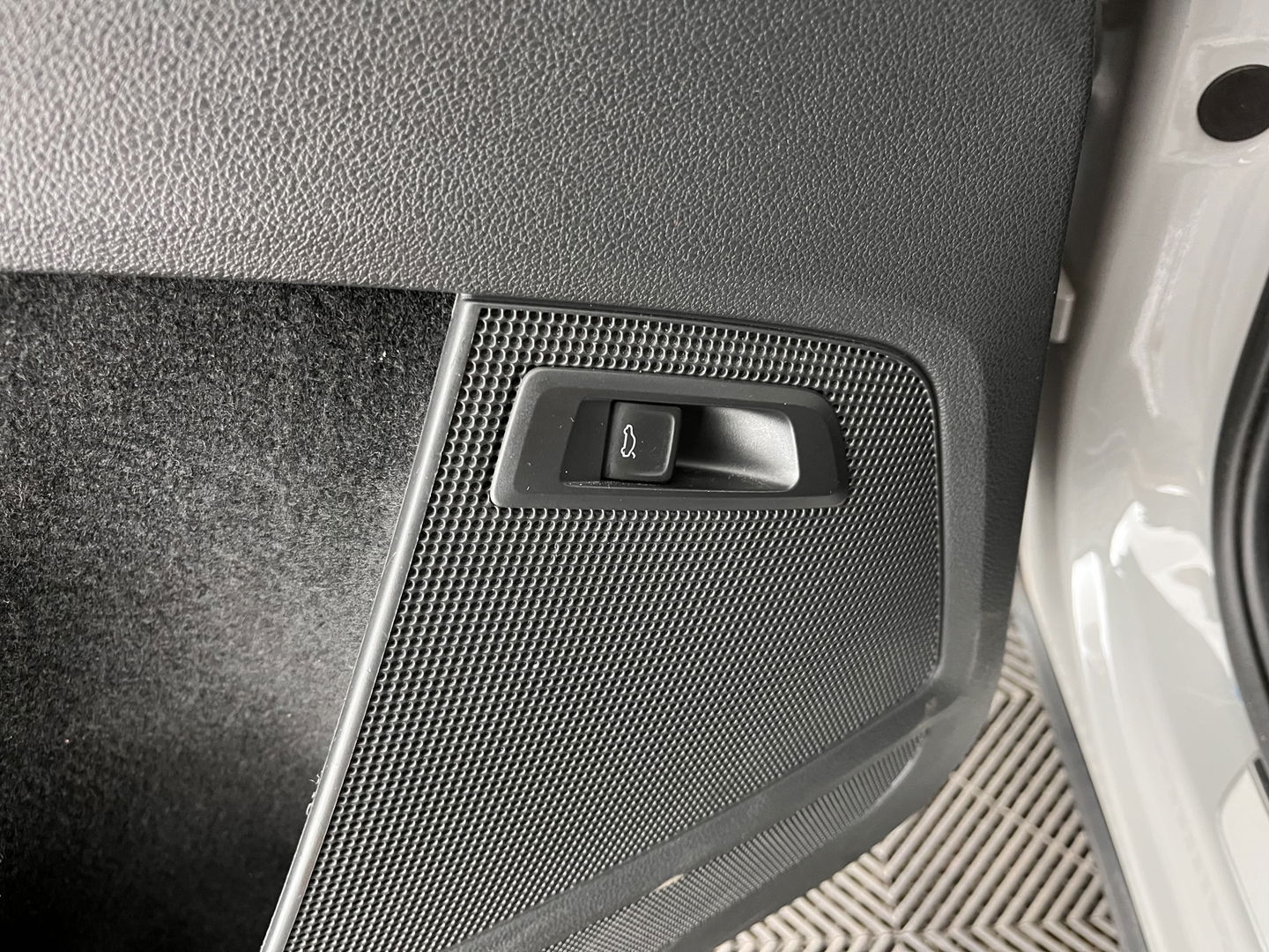 Škoda Kodiaq 1.5 TSI Sportline Business Aut. *LEATHER-MICROFIBRE | FULL-LED | SPORT-SEATS | ADAPTIVE-CRUISE | MEMORY-PACK | DIGI-COCKPIT | CANTON-SOUND | MEMORY-PACK | AMBIENT-LIGHT | KEYLESS | DAB | 20''ALU*