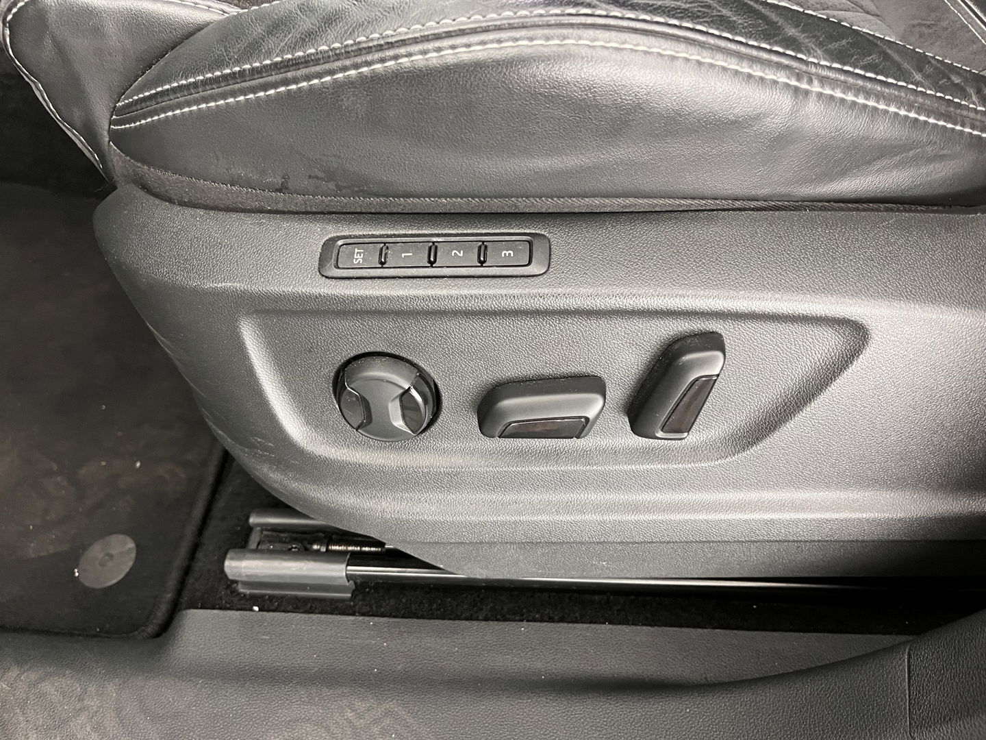Škoda Kodiaq 1.5 TSI Sportline Business Aut. *LEATHER-MICROFIBRE | FULL-LED | SPORT-SEATS | ADAPTIVE-CRUISE | MEMORY-PACK | DIGI-COCKPIT | CANTON-SOUND | MEMORY-PACK | AMBIENT-LIGHT | KEYLESS | DAB | 20''ALU*