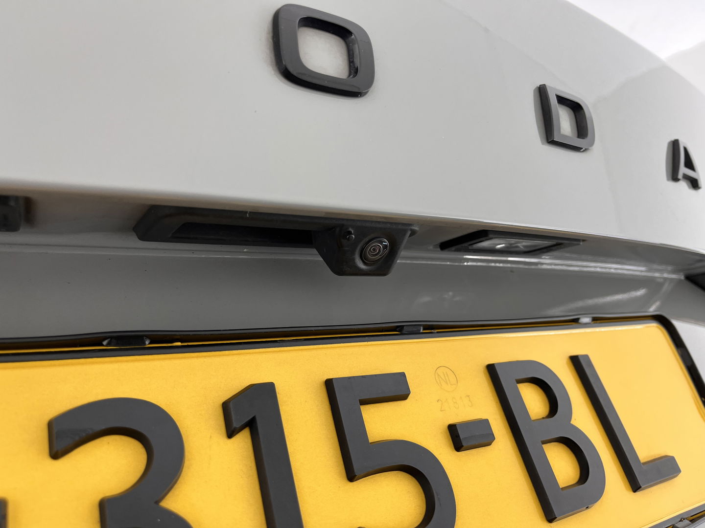Škoda Kodiaq 1.5 TSI Sportline Business Aut. *LEATHER-MICROFIBRE | FULL-LED | SPORT-SEATS | ADAPTIVE-CRUISE | MEMORY-PACK | DIGI-COCKPIT | CANTON-SOUND | MEMORY-PACK | AMBIENT-LIGHT | KEYLESS | DAB | 20''ALU*