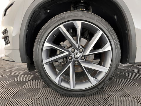 Škoda Kodiaq 1.5 TSI Sportline Business Aut. *LEATHER-MICROFIBRE | FULL-LED | SPORT-SEATS | ADAPTIVE-CRUISE | MEMORY-PACK | DIGI-COCKPIT | CANTON-SOUND | MEMORY-PACK | AMBIENT-LIGHT | KEYLESS | DAB | 20''ALU*