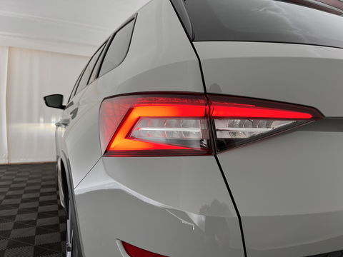 Škoda Kodiaq 1.5 TSI Sportline Business Aut. *LEATHER-MICROFIBRE | FULL-LED | SPORT-SEATS | ADAPTIVE-CRUISE | MEMORY-PACK | DIGI-COCKPIT | CANTON-SOUND | MEMORY-PACK | AMBIENT-LIGHT | KEYLESS | DAB | 20''ALU*