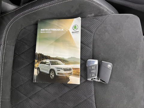 Škoda Kodiaq 1.5 TSI Sportline Business Aut. *LEATHER-MICROFIBRE | FULL-LED | SPORT-SEATS | ADAPTIVE-CRUISE | MEMORY-PACK | DIGI-COCKPIT | CANTON-SOUND | MEMORY-PACK | AMBIENT-LIGHT | KEYLESS | DAB | 20''ALU*