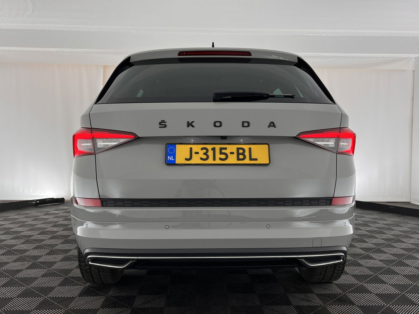 Škoda Kodiaq 1.5 TSI Sportline Business Aut. *LEATHER-MICROFIBRE | FULL-LED | SPORT-SEATS | ADAPTIVE-CRUISE | MEMORY-PACK | DIGI-COCKPIT | CANTON-SOUND | MEMORY-PACK | AMBIENT-LIGHT | KEYLESS | DAB | 20''ALU*