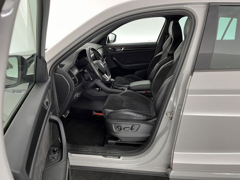 Škoda Kodiaq 1.5 TSI Sportline Business Aut. *LEATHER-MICROFIBRE | FULL-LED | SPORT-SEATS | ADAPTIVE-CRUISE | MEMORY-PACK | DIGI-COCKPIT | CANTON-SOUND | MEMORY-PACK | AMBIENT-LIGHT | KEYLESS | DAB | 20''ALU*