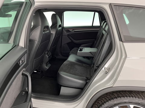 Škoda Kodiaq 1.5 TSI Sportline Business Aut. *LEATHER-MICROFIBRE | FULL-LED | SPORT-SEATS | ADAPTIVE-CRUISE | MEMORY-PACK | DIGI-COCKPIT | CANTON-SOUND | MEMORY-PACK | AMBIENT-LIGHT | KEYLESS | DAB | 20''ALU*