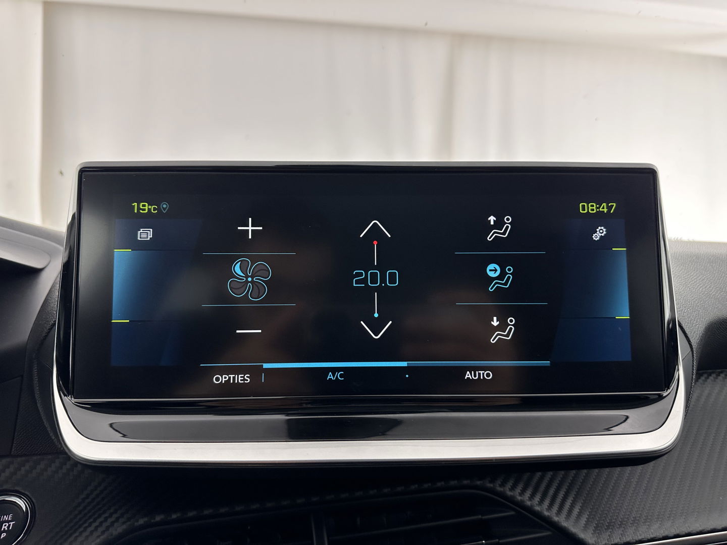 Peugeot e-208 EV Allure Pack 50 kWh [ 3-Fase ] (INCL-BTW) *LEATHER-FABRIC | FULL-LED | DIGI-COCKPIT | CCS-FASTLOADER | KEYLESS | CAMERA | NAVI-FULLMAP | CARPLAY | LANE-ASSIST | DAB+ | CRUISE | HEATED-SPORTSEATS | 16"ALU*