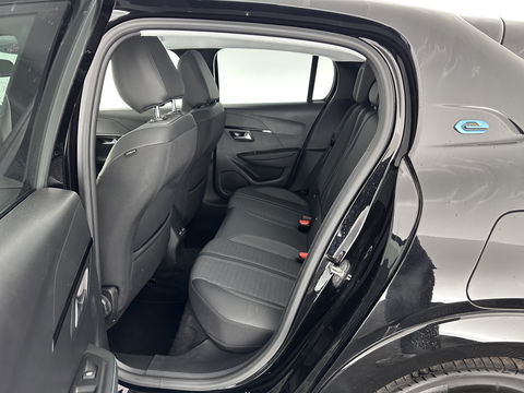 Peugeot e-208 EV Allure Pack 50 kWh [ 3-Fase ] (INCL-BTW) *LEATHER-FABRIC | FULL-LED | DIGI-COCKPIT | CCS-FASTLOADER | KEYLESS | CAMERA | NAVI-FULLMAP | CARPLAY | LANE-ASSIST | DAB+ | CRUISE | HEATED-SPORTSEATS | 16"ALU*