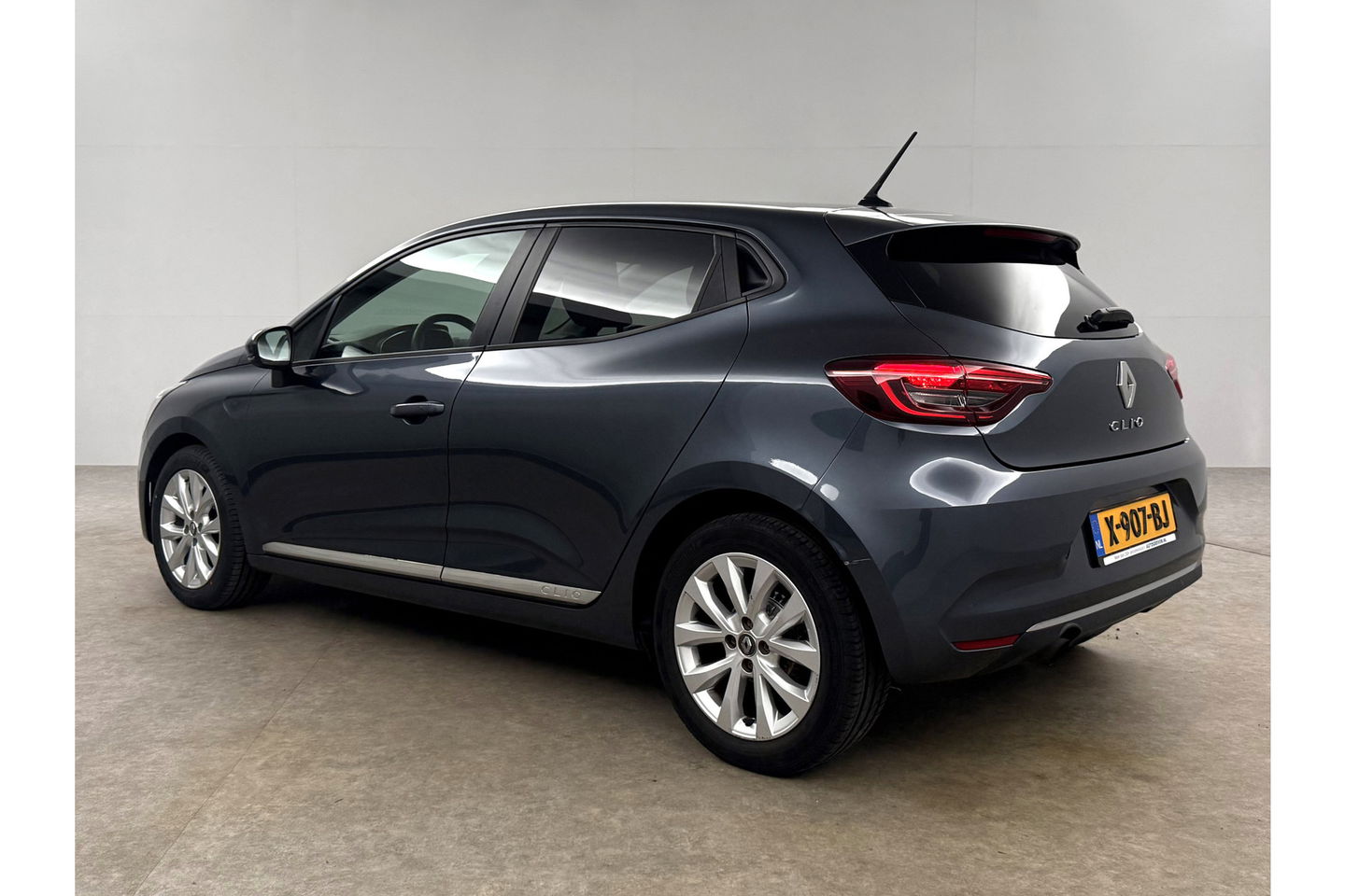 Renault Clio 1.0 TCE Intens Clima Carplay LED Cruise Navigatie Parkeersensoren 16''LMV