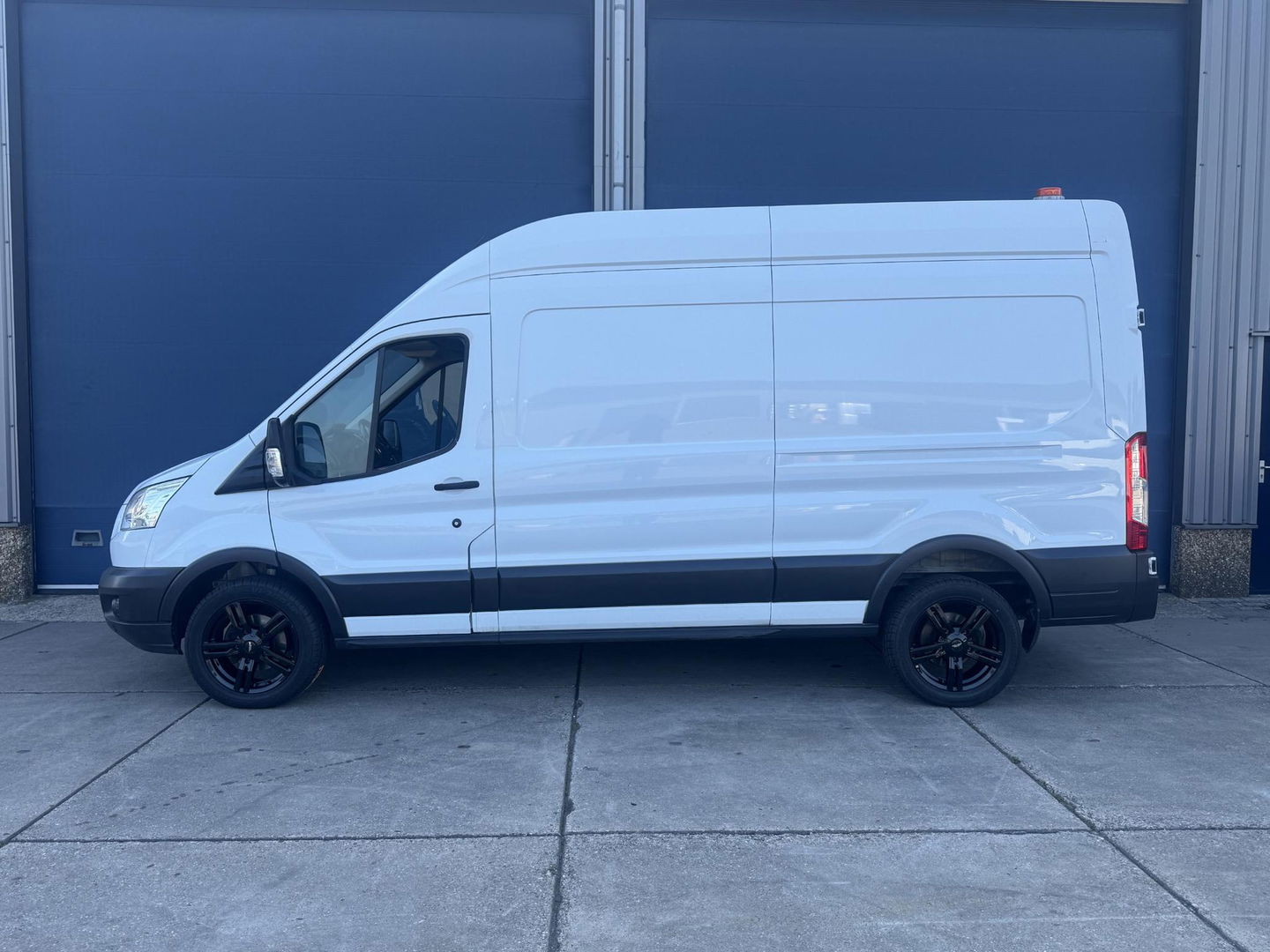 Ford Transit 350 2.0 TDCI L3H2 Trend AIRCO / CRUISE CONTROLE / EURO 6 / TREKHAAK