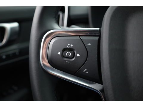 Volvo XC40 2.0 B3 Core | Elek. verst. stoelen | Stoel + stuurverw. |  Camera |