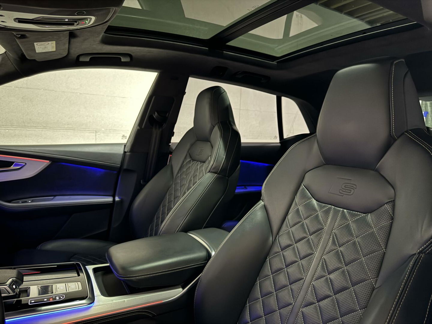 Audi Q8 55 TFSI Quattro S-Line Black Edition RS-Seats Pano
