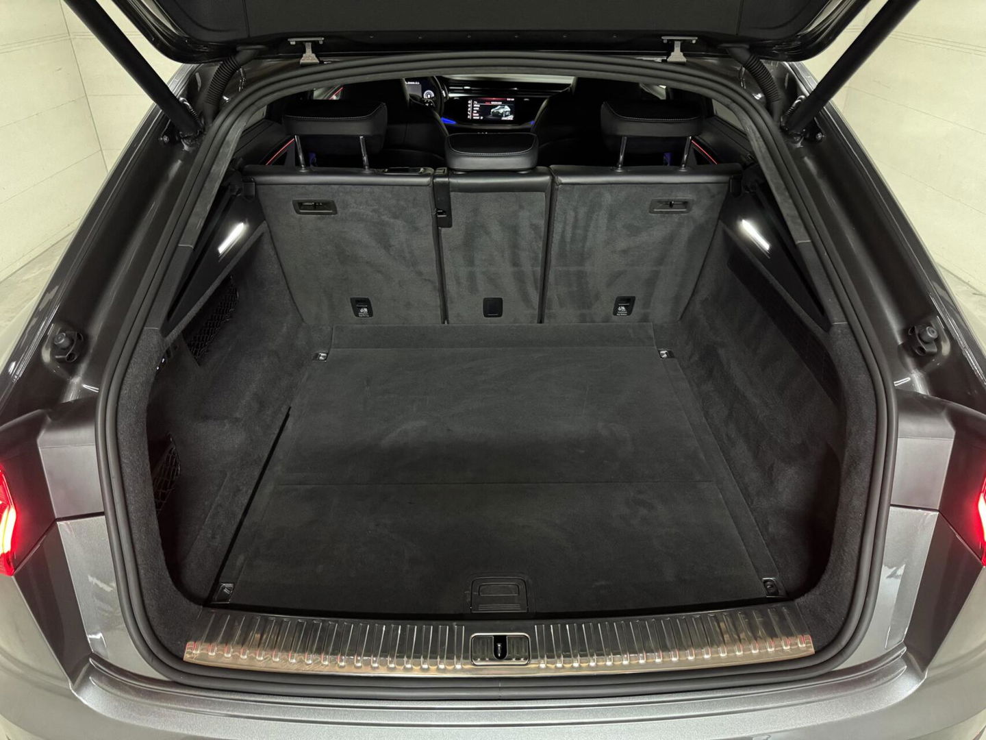 Audi Q8 55 TFSI Quattro S-Line Black Edition RS-Seats Pano