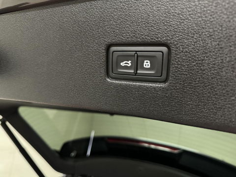 Audi Q8 55 TFSI Quattro S-Line Black Edition RS-Seats Pano