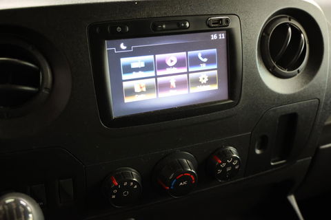 Renault Master T35 2.3 dCi L1H2 AIRCO EN TREKHAAK