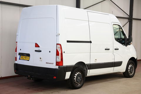Renault Master T35 2.3 dCi L1H2 AIRCO EN TREKHAAK