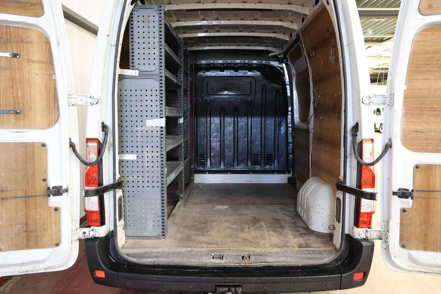 Renault Master T35 2.3 dCi L1H2 AIRCO EN TREKHAAK