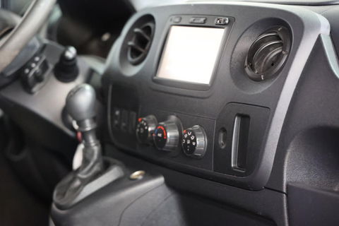 Renault Master T35 2.3 dCi L1H2 AIRCO EN TREKHAAK