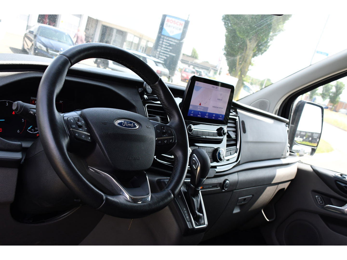 Ford Transit Custom 300 2.0 TDCI L2H1 DC Black Edition Camera, Adaptieve Cruise, 170Pk, Carplay, Xenon, Automaat, Leder, Multimedia, Sensoren, 2 x Schuifdeur, UNIEK!