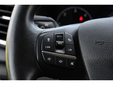 Ford Transit Custom 300 2.0 TDCI L2H1 DC Black Edition Camera, Adaptieve Cruise, 170Pk, Carplay, Xenon, Automaat, Leder, Multimedia, Sensoren, 2 x Schuifdeur, UNIEK!