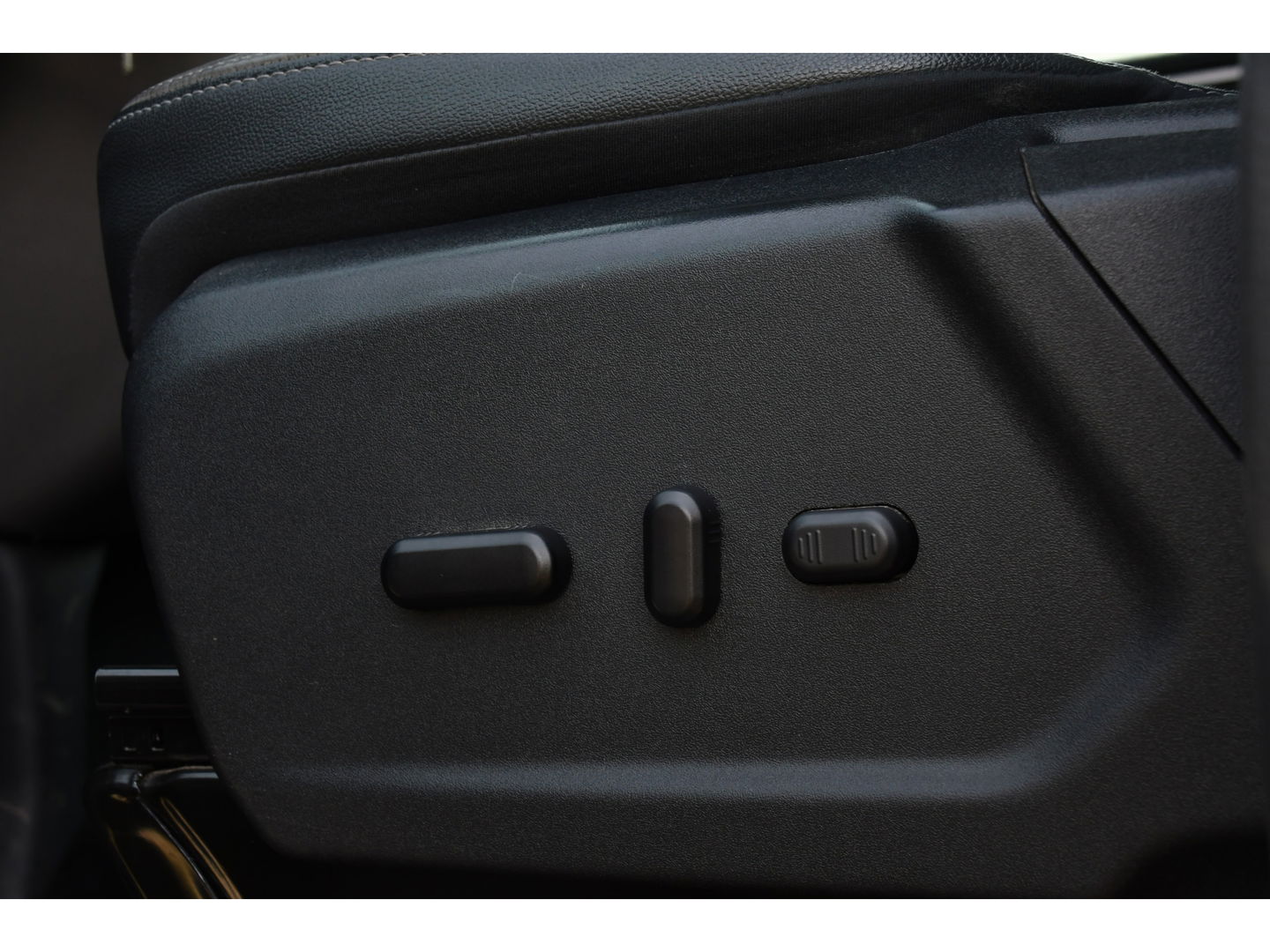 Ford Transit Custom 300 2.0 TDCI L2H1 DC Black Edition Camera, Adaptieve Cruise, 170Pk, Carplay, Xenon, Automaat, Leder, Multimedia, Sensoren, 2 x Schuifdeur, UNIEK!